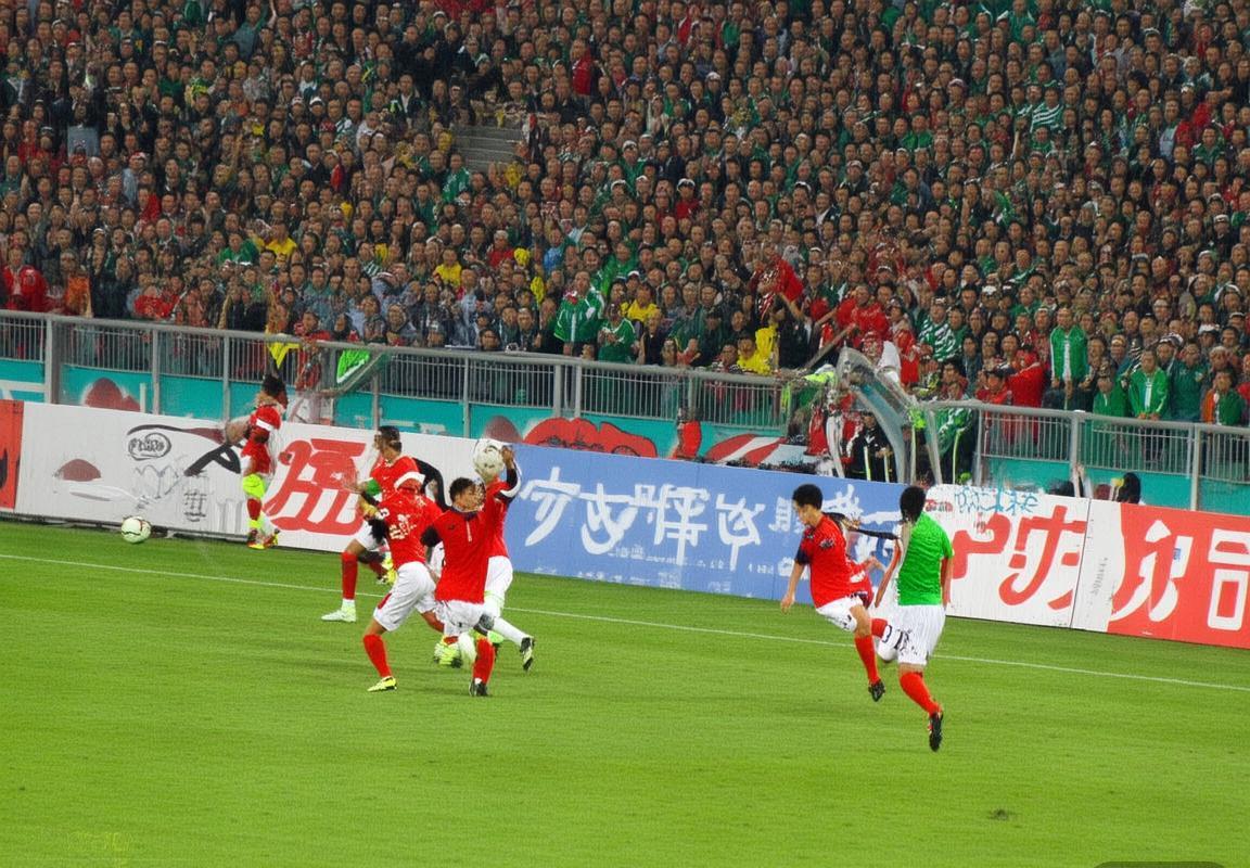 2013绿城恒大巅峰对决：足球盛宴经典回顾