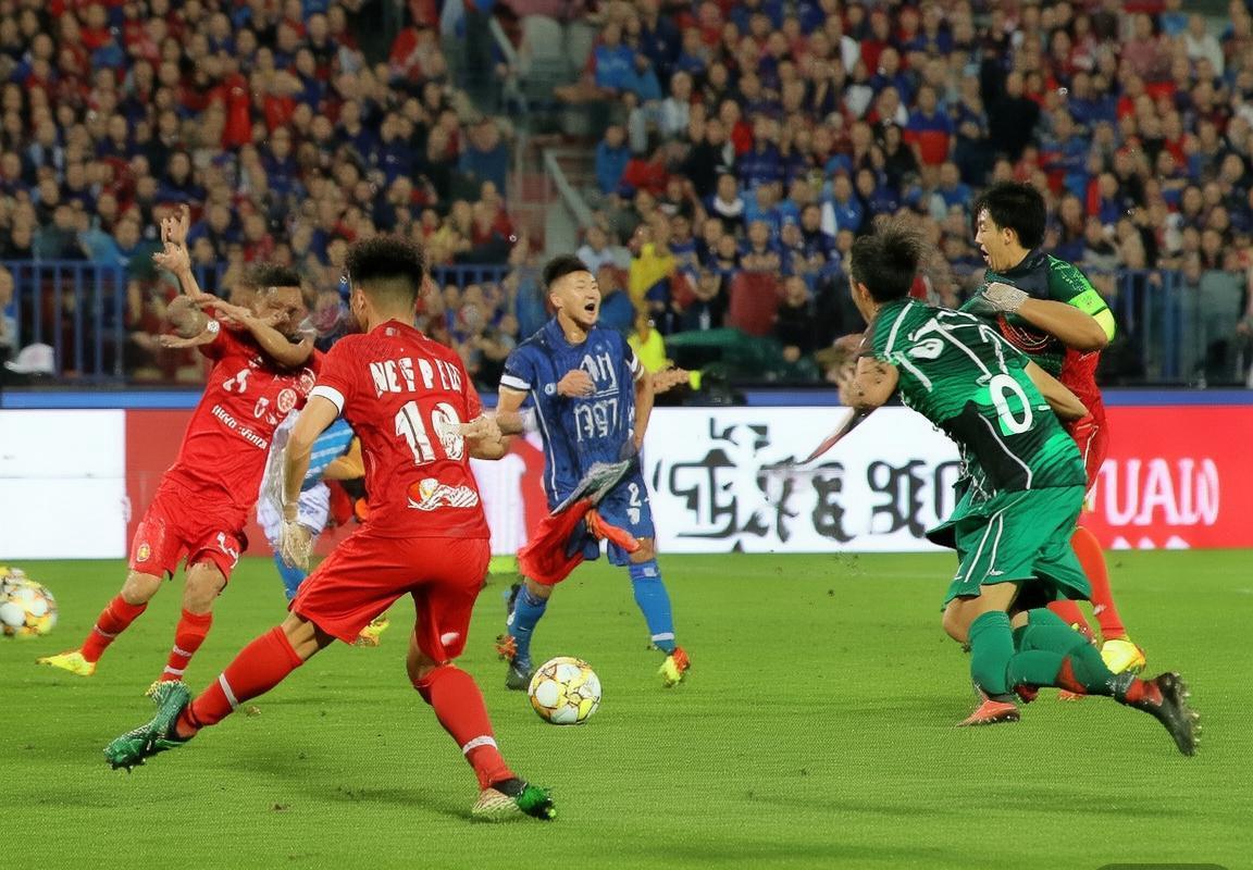 2017中超巅峰对决：上港国安战术对决与赛后启示